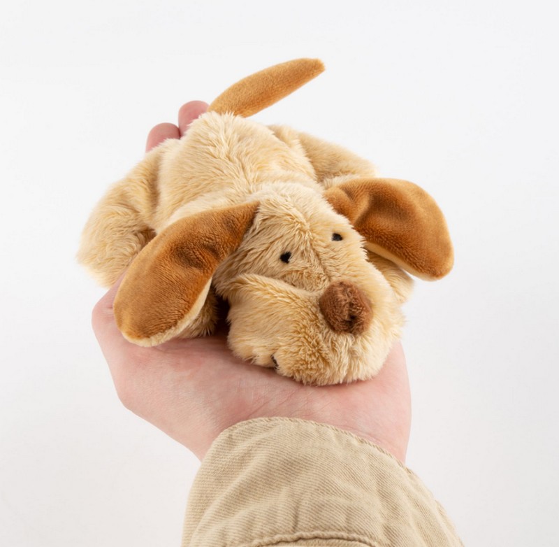 Piccolo peluche morbido a forma di cane, adatto dai 3 mesi in su